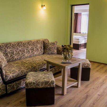 Family Hotel Virgin Ribaritsa Buitenkant foto