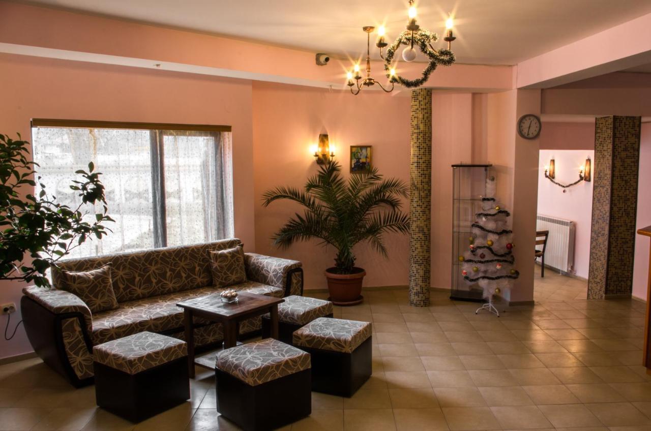 Family Hotel Virgin Ribaritsa Buitenkant foto