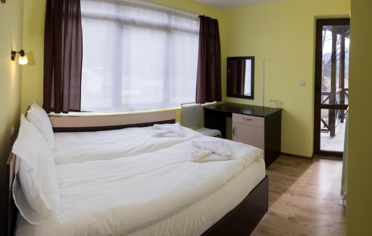 Family Hotel Virgin Ribaritsa Buitenkant foto