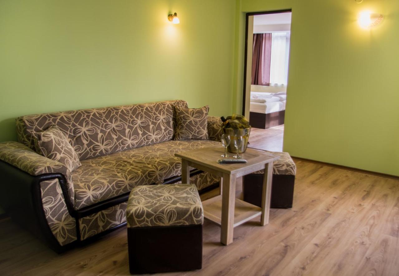 Family Hotel Virgin Ribaritsa Buitenkant foto